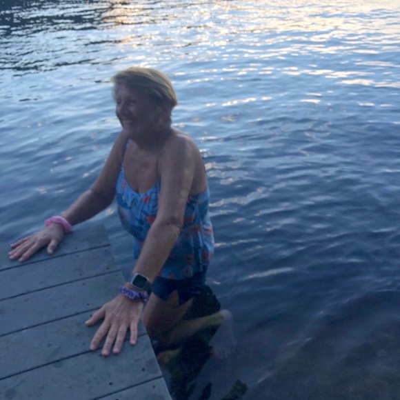 Meet your Posher, Lori - Picture 2 of 2